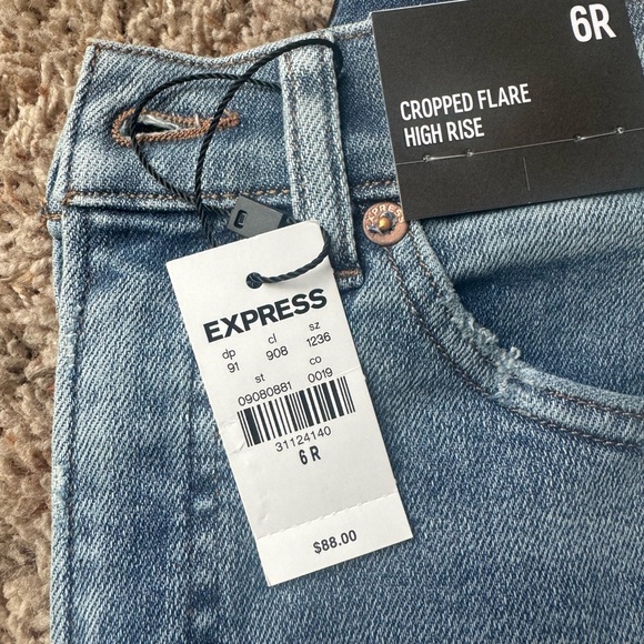 Express Cropped Flare High-Rise Jeans | Size 4 | NWT  | Stretch Denim | - Picture 2 of 3